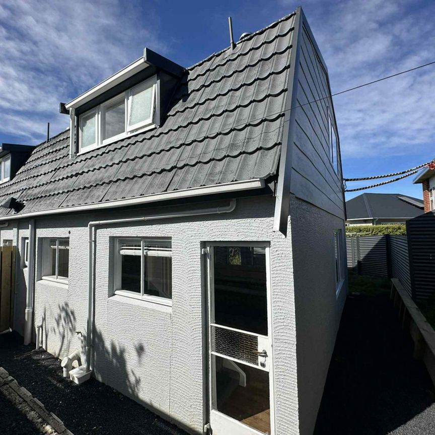 Tastefully designed and well appointed! - Photo 1