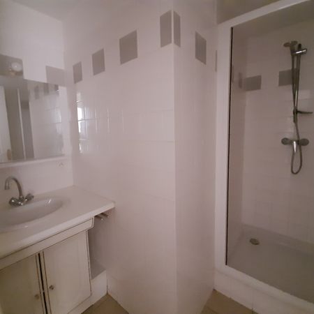 T1 centre-ville 1er étage - Photo 4