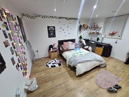 7 Bed - 48 Chestnut Avenue, Hyde Park, Leeds - LS6 1BA - Student - Photo 2