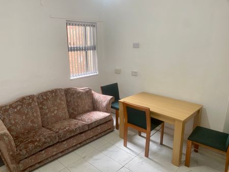 1 bedroom terraced to rent Room 2 Hubert Road, B29 - Photo 2