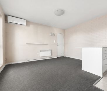 3/120 Rankins Road, Kensington VIC 3031 - Photo 1