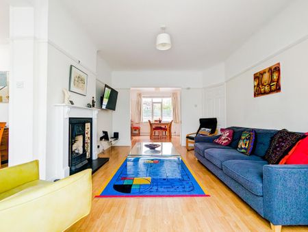 5 bedroom detached house to rent - Photo 3