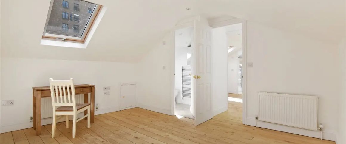 4 bedroom house in South Kensington - Photo 1