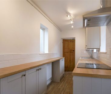 Headley Road East, Woodley, Reading, Berkshire, RG5 - Photo 2