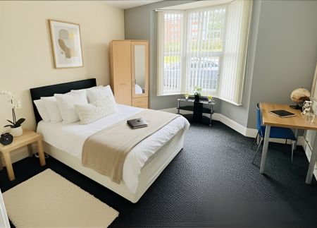 4 Bed Student Accommodation - Photo 3