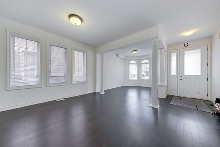 For Lease - 41 Leith Drive, Bradford West Gwillimbury, Ontario - Photo 3