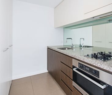 Modern Split-Level Apartment in Centre of Neutral Bay - Photo 3