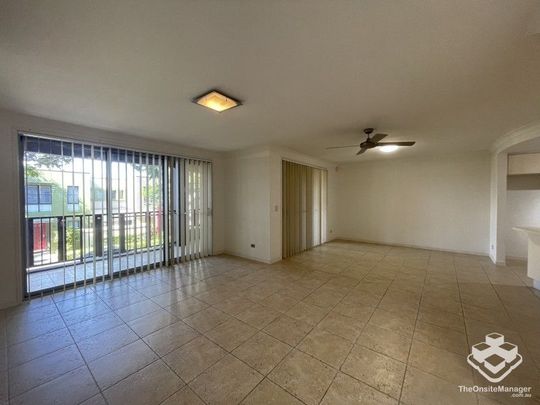 3 Bedroom Villa in Emerald Lakes - Photo 1