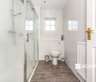 Terraced House to rent - Kingfisher Drive, Greenhithe, DA9 - Photo 5