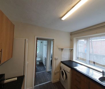 Room in a Shared House, Clovelly Road, SO14 - Photo 4