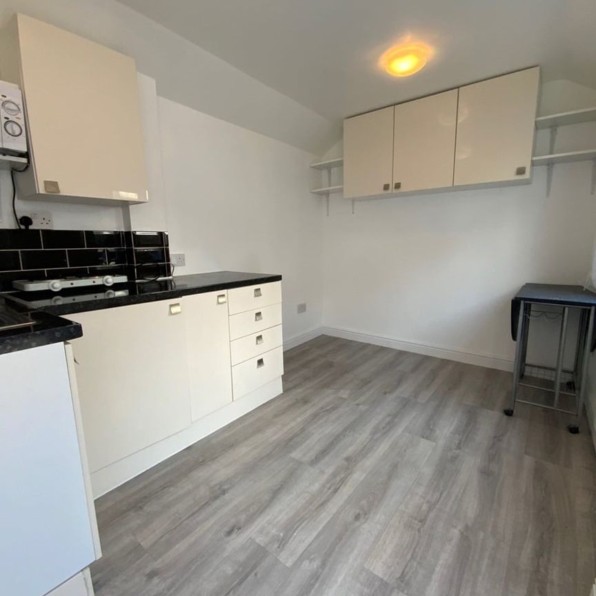 Studio Flat, Foxley Road, CR7 - Photo 1