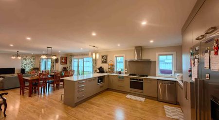 Family Home in Karaka Harbourside - Photo 5