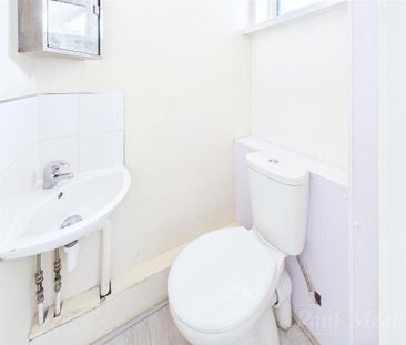 3 bedroom end of terrace house to rent - Photo 3