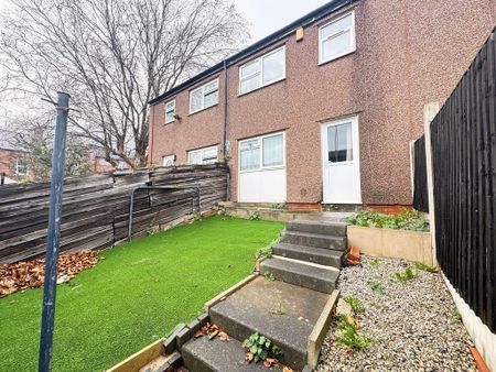 3 bedroom terraced house to rent - Photo 2