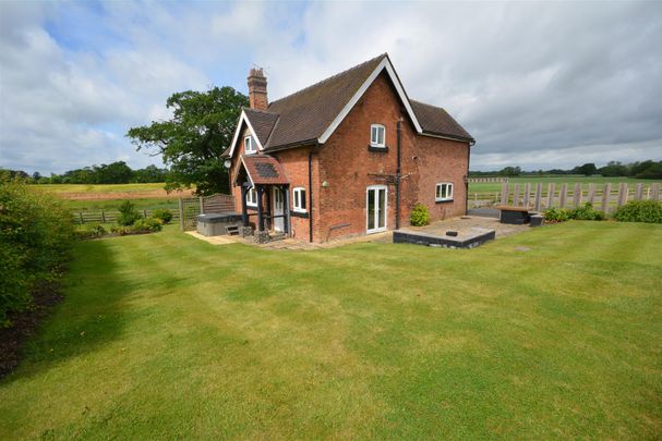 Ardsley Cottage, Hoargate Lane, Longford, Ashbourne, DE6 3AG - Photo 1