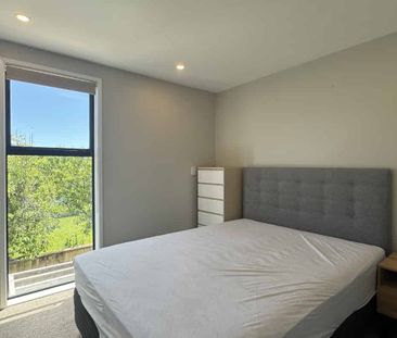 Modern One-Bedroom Townhouse in Prime Location - Photo 4