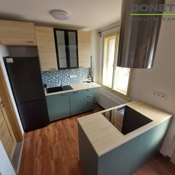 Pronájem nového bytu 2+kk, balkón – Masarykovo náměstí, HK - Photo 1