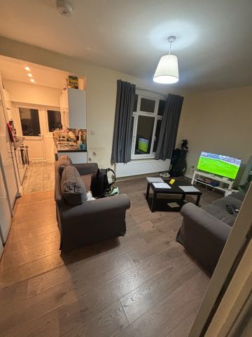 Room in a Shared House, Hillbrook Road, SW17 - Photo 2