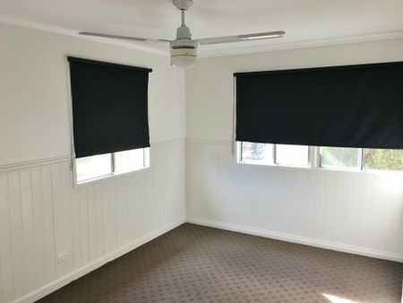 Great fully fenced family home with double shed - Photo 2