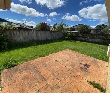 4 Bedrooms 1 Bathroom + Ensuite Internal Garage - Photo 4