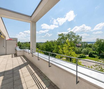 Zentrums- und Seenah: Ruhige 3-Zimmer-Dachterrassenwohnung mit Seeblick - Photo 3