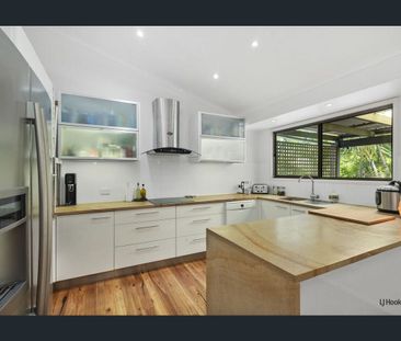 THREE BEDROOM FAMILY HOME WITH NATURE AT ITS DOORSTEP - Photo 2
