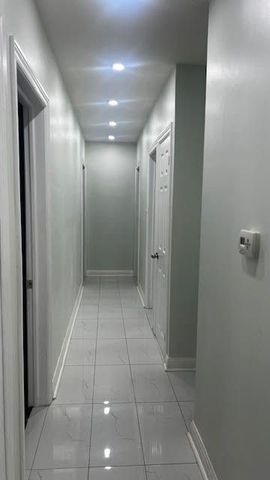 For Lease - 8 Kingsmere Crescent, Toronto, Ontario - Photo 2