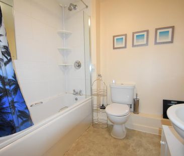 2 bedroom flat to rent - Photo 5