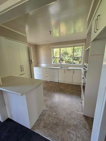 Spacious Tidy Family Home - Photo 5