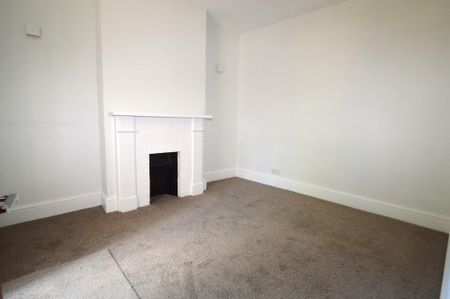 3 bedroom end of terrace house to rent - Photo 2