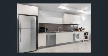 One Bedroom Apartment with District Views! - Photo 2