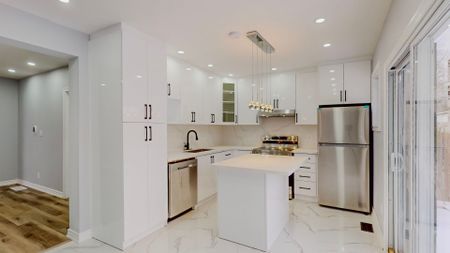 For Lease - 4357 Seneca Street, Niagara Falls, Ontario - Photo 2