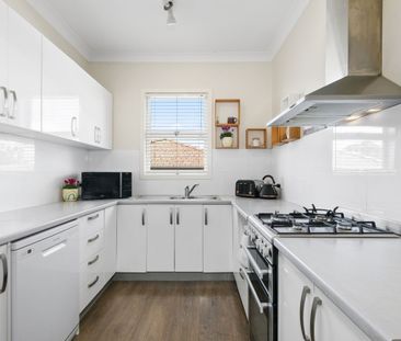 Comfortable Three-Bed Home in Convenient Location - Photo 1