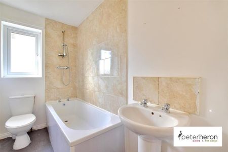 2 bedroom terraced house to rent - Photo 4