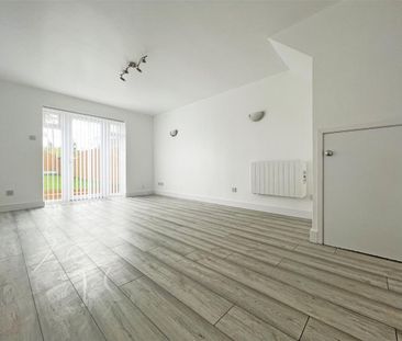 2 bedroom Town house to rent - Photo 4