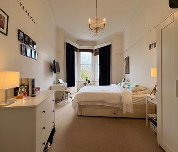 A bright two bedroom apartment - Photo 4