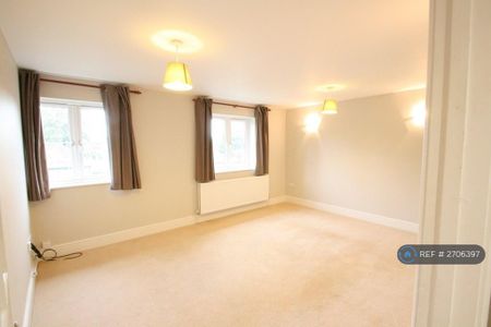 2 bedroom maisonette to rent - Photo 2