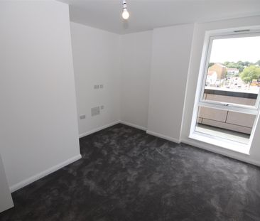 2 bedroom Apartment to let - Photo 3