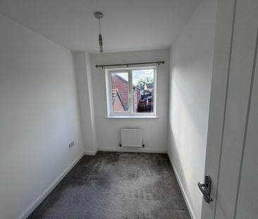 4 Bed Semi-Detached House, Merchant Avenue, NG8 - Photo 3