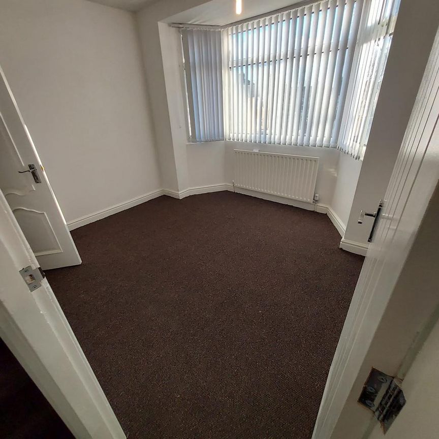 4 bedroom semi-detached house to rent - Photo 1