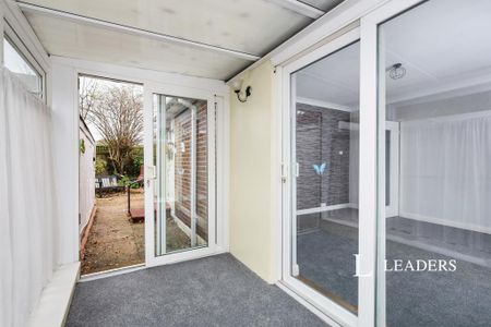 2 bedroom bungalow to rent - Photo 3