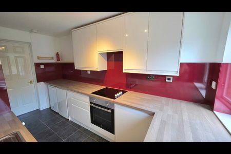 3 Bed Flat, Canting Way, G51 - Photo 5