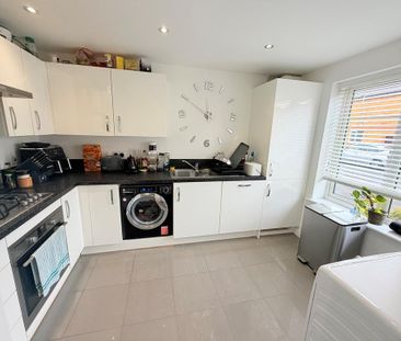 3 bedroom semi-detached house to rent - Photo 4