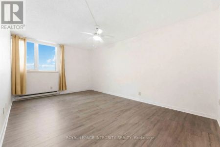 708 - 1500 RIVERSIDE DRIVE - Photo 2