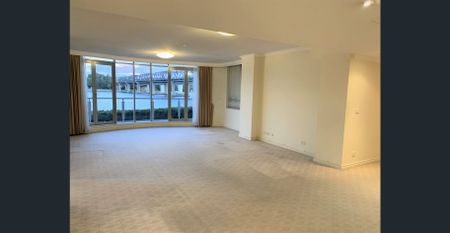 Waterfront living with panoramic water view - Photo 2