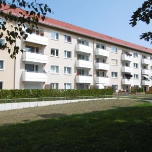 Halberstadtstr. 2, 1 L - frisch modernisierte Dreizimmerwohnung mit Loggia - Foto 2