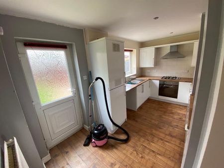 3 bedroom semi-detached house to rent - Photo 5