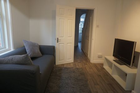 Room in a Shared House, Burlington Road, SO15 - Photo 3