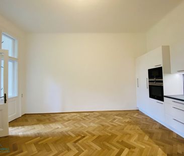 SCHÖN RENOVIERTE ALTBAUWOHNUNG MIT LOGGIA - Photo 5