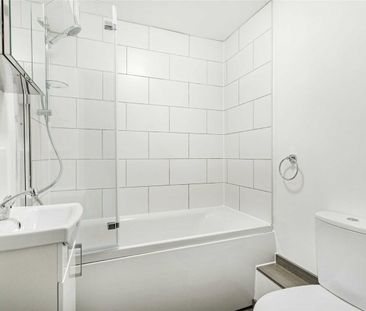 Elms Crescent, London, SW4 - Photo 2